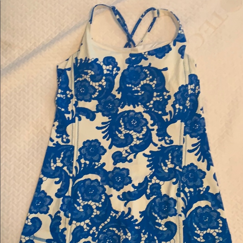 Lululemon blue and white patterned tank. Size 6.